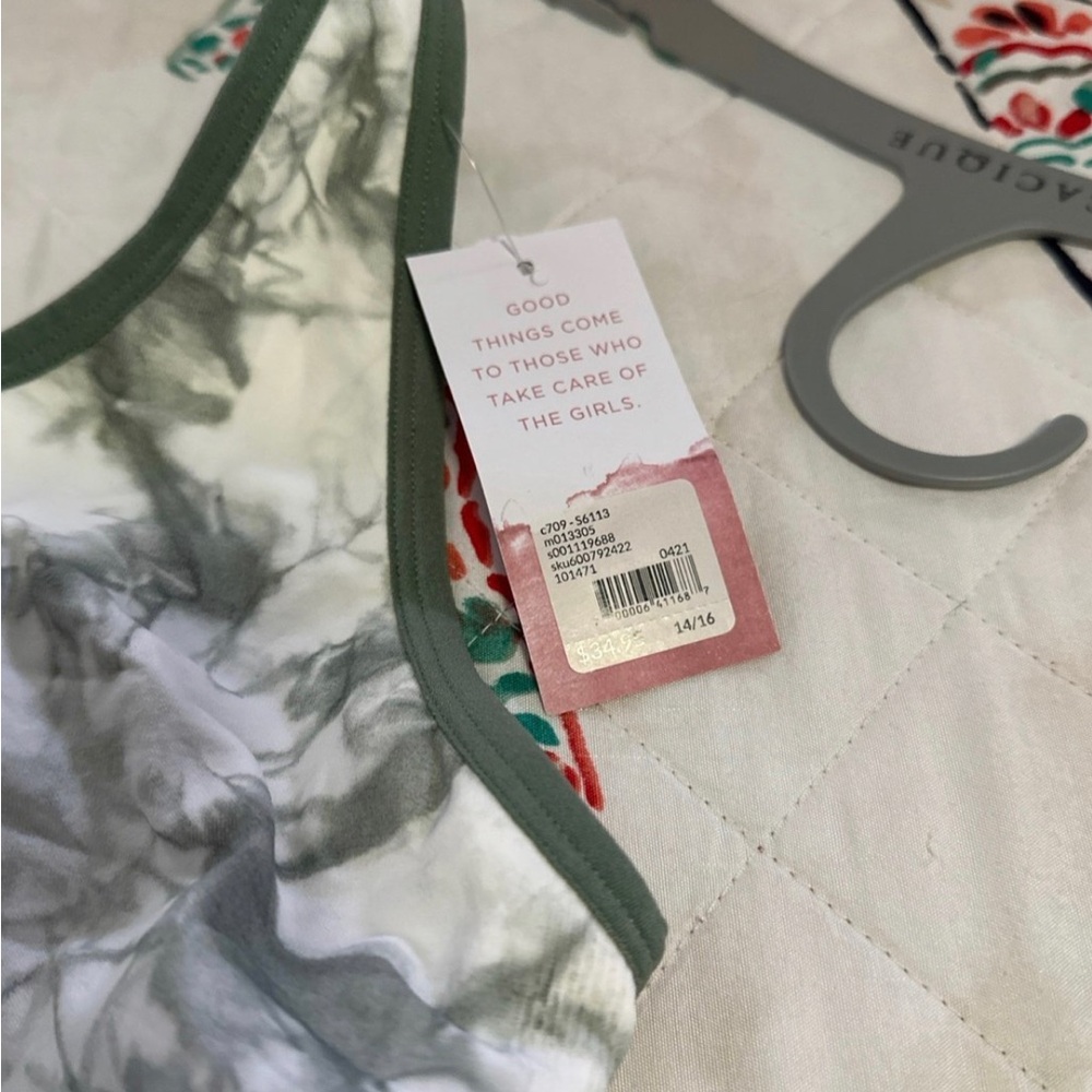 Cacique by lane Bryant 
Bralette 
NWT 
SIze 14/16 - Picture 2 of 4